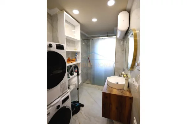 Shtepi me qera Apartament ne Tirane, 2+1, Mobilimi E mobiluar, Pagesa 800  Euro.