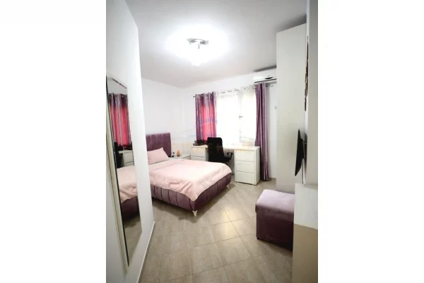 Shtepi me qera Apartament ne Tirane, 2+1, Mobilimi E mobiluar, Pagesa 800  Euro.