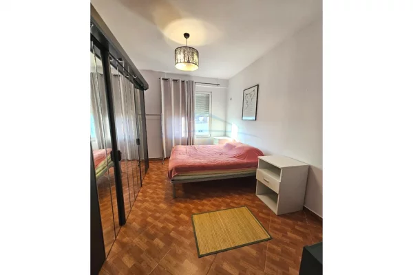 Shtepi me qera Apartament ne Tirane, 2+1, Mobilimi E mobiluar, Pagesa 50,000  Leke.