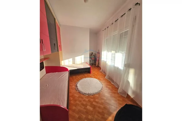 Shtepi me qera Apartament ne Tirane, 2+1, Mobilimi E mobiluar, Pagesa 50,000  Leke.