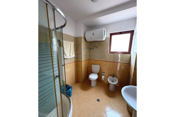 Shtepi me qera Shtepi Private ne Tirane, 2+1, Mobilimi E mobiluar, Pagesa 550  Euro.
