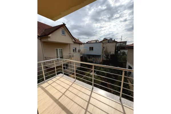Shtepi me qera Shtepi Private ne Tirane, 2+1, Mobilimi E mobiluar, Pagesa 550  Euro.