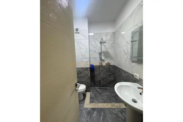 Shtepi ne shitje Apartament ne Tirane, 1+1, Mobilimi E mobiluar, Pagesa 140,000  Euro.