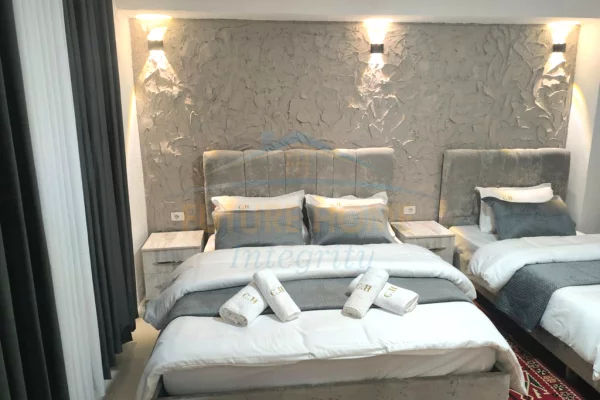 Shtepi me qera Apartament ne Tirane, 2+1, Mobilimi E mobiluar, Pagesa 80,000  Leke.