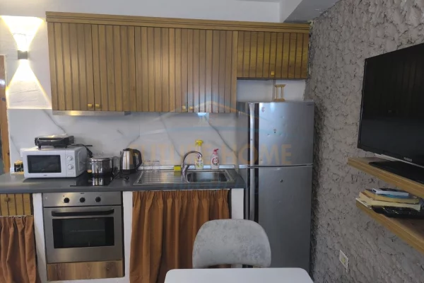 Shtepi me qera Apartament ne Tirane, 2+1, Mobilimi E mobiluar, Pagesa 80,000  Leke.