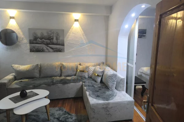 Shtepi me qera Apartament ne Tirane, 2+1, Mobilimi E mobiluar, Pagesa 80,000  Leke.