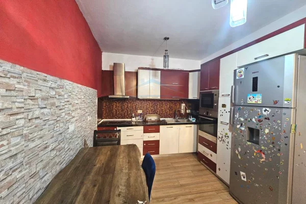 Shtepi me qera Apartament ne Tirane, 2+1, Mobilimi E mobiluar, Pagesa 55,000  Leke.