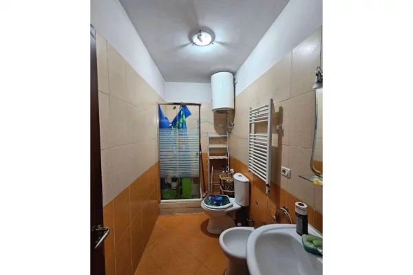 Shtepi me qera Apartament ne Tirane, 2+1, Mobilimi E mobiluar, Pagesa 55,000  Leke.
