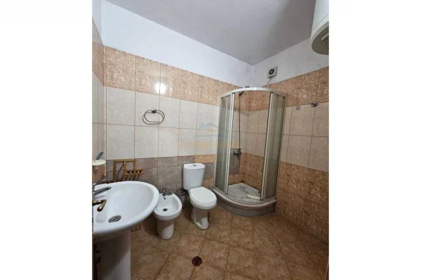 Shtepi me qera Apartament ne Tirane, 2+1, Mobilimi E mobiluar, Pagesa 55,000  Leke.