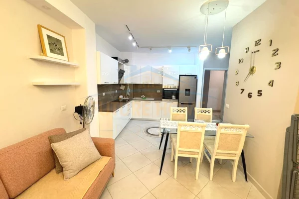 Shtepi me qera Apartament ne Tirane, 1+1, Mobilimi E mobiluar, Pagesa 600  Euro.