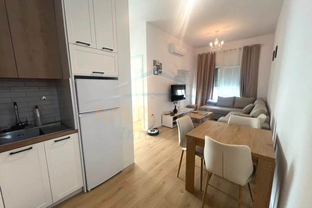 Shtepi me qera Apartament ne Tirane, 2+1, Mobilimi E mobiluar, Pagesa 550  Euro.