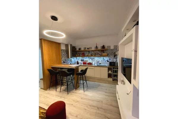 Shtepi me qera Apartament ne Tirane, 1+1, Mobilimi E mobiluar, Pagesa 1,200  Euro.