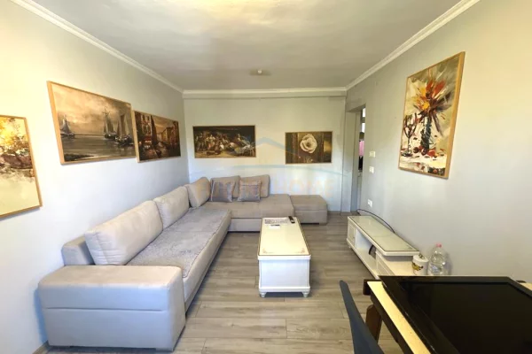 Shtepi me qera 1+1 ne Tirane - 50,000 Leke