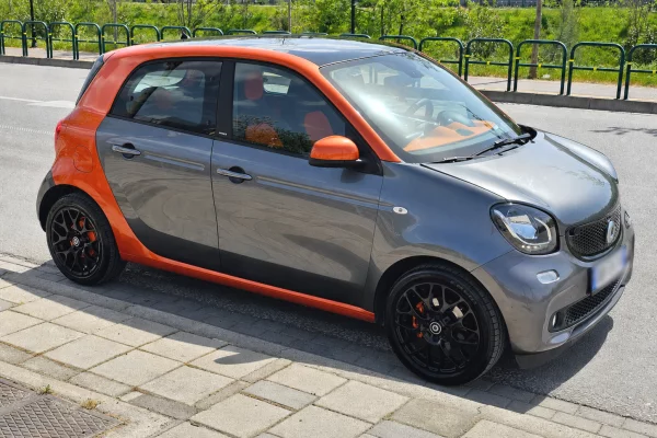 Makina ne shitje ne Tirane, Smart, 2015 Benzine,Kambio Manual Pagesa 4,600  Euro.