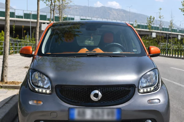 Makina ne shitje ne Tirane, Smart, 2015 Benzine,Kambio Manual Pagesa 4,600  Euro.