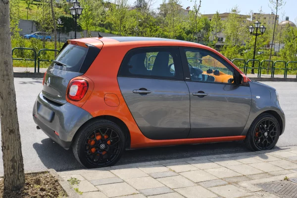 Makina ne shitje ne Tirane, Smart, 2015 Benzine,Kambio Manual Pagesa 4,600  Euro.