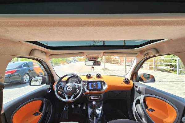 Makina ne shitje ne Tirane, Smart, 2015 Benzine,Kambio Manual Pagesa 4,600  Euro.