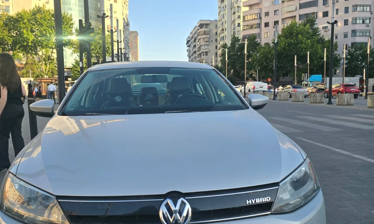 Makina ne shitje ne Tirane, Volkswagen, 2013 Benzine,Kambio Automatik Pagesa 6,200  Euro.