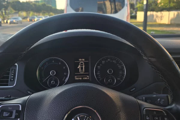 Makina ne shitje ne Tirane, Volkswagen, 2013 Benzine,Kambio Automatik Pagesa 6,200  Euro.