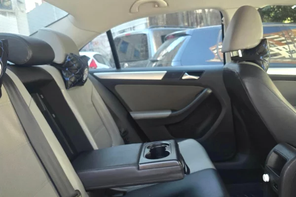 Makina ne shitje ne Tirane, Volkswagen, 2013 Benzine,Kambio Automatik Pagesa 6,200  Euro.