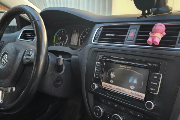 Makina ne shitje ne Tirane, Volkswagen, 2013 Benzine,Kambio Automatik Pagesa 6,200  Euro.