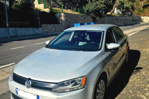 Makina ne shitje ne Tirane, Volkswagen, 2013 Benzine,Kambio Automatik Pagesa 6,200  Euro.