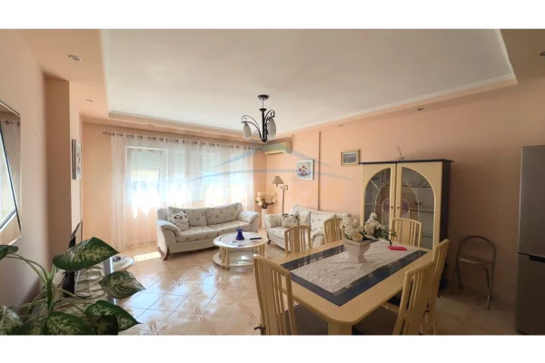 Shtepi me qera Apartament ne Tirane, 2+1, Mobilimi E mobiluar, Pagesa 800  Euro.