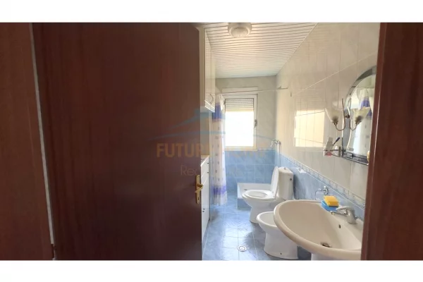 Shtepi me qera Apartament ne Tirane, 2+1, Mobilimi E mobiluar, Pagesa 800  Euro.