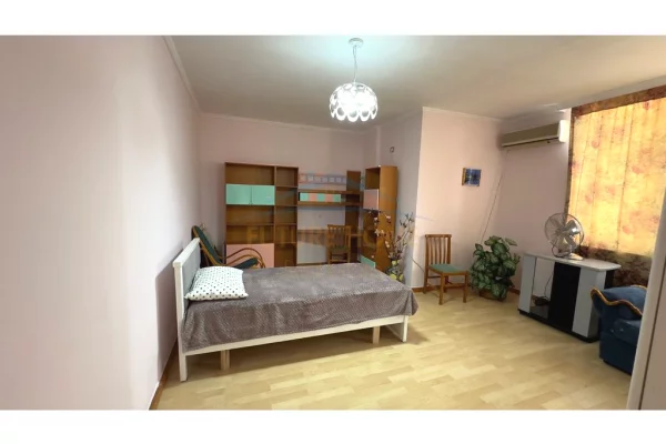Shtepi me qera Apartament ne Tirane, 2+1, Mobilimi E mobiluar, Pagesa 800  Euro.