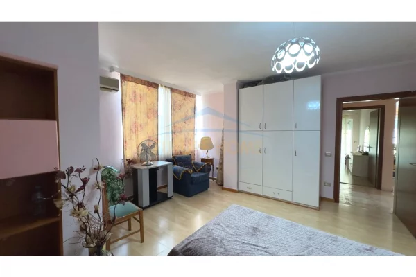 Shtepi me qera Apartament ne Tirane, 2+1, Mobilimi E mobiluar, Pagesa 800  Euro.
