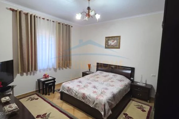 Shtepi ne shitje Vila Luksoze ne Tirane, 3+1, Mobilimi E mobiluar, Pagesa 395,000  Euro.