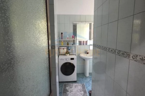 Shtepi ne shitje Vila Luksoze ne Tirane, 3+1, Mobilimi E mobiluar, Pagesa 395,000  Euro.
