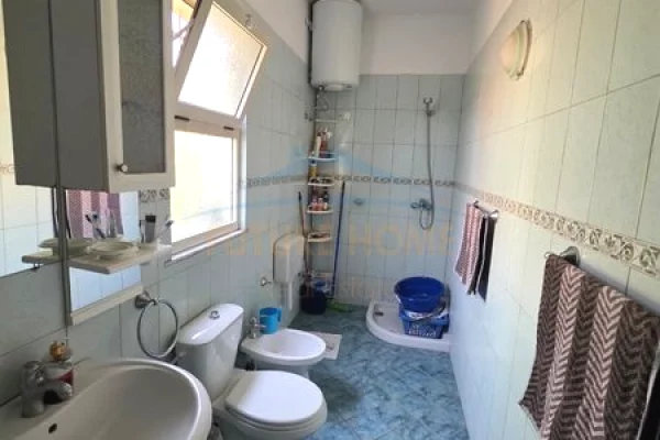 Shtepi ne shitje Vila Luksoze ne Tirane, 3+1, Mobilimi E mobiluar, Pagesa 395,000  Euro.