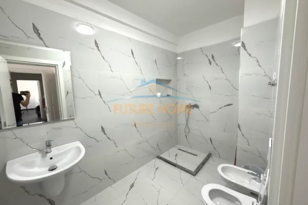 Qera , Ambient Biznesi + Post Parkimi , Zogu i Zi,Tirane