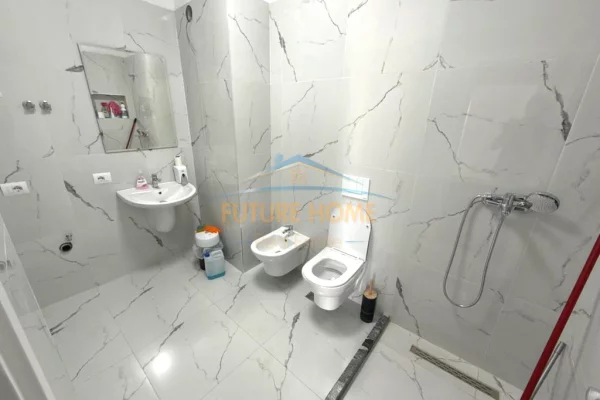 Qera , Ambient Biznesi + Post Parkimi , Zogu i Zi,Tirane