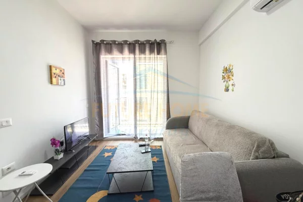Shtepi ne shitje Apartament ne Tirane, 1+1, Mobilimi E mobiluar, Pagesa 105,000  Euro.