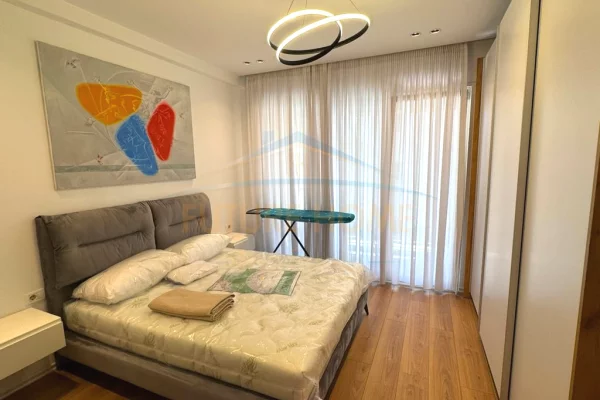 Shtepi me qera Apartament ne Tirane, 1+1, Mobilimi E mobiluar, Pagesa 650  Euro.