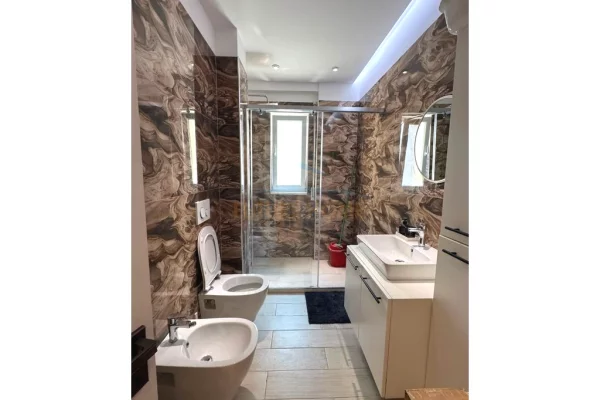 Shtepi me qera Apartament ne Tirane, 1+1, Mobilimi E mobiluar, Pagesa 650  Euro.