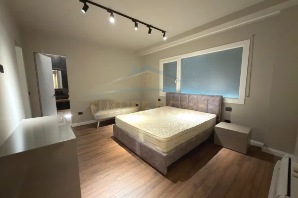 Shtepi ne shitje Apartament ne Tirane, 3+1, Mobilimi E mobiluar, Pagesa 550,000  Euro.
