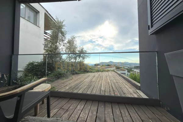 Shtepi ne shitje Apartament ne Tirane, 3+1, Mobilimi E mobiluar, Pagesa 550,000  Euro.