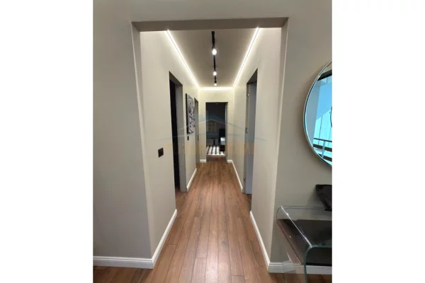 Shtepi ne shitje Apartament ne Tirane, 3+1, Mobilimi E mobiluar, Pagesa 550,000  Euro.