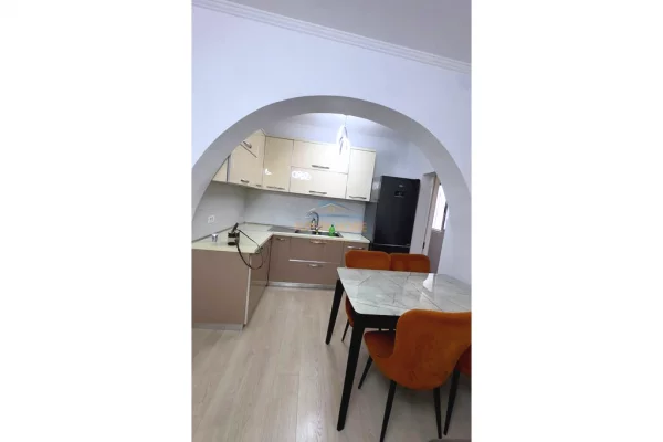 Shtepi me qera Apartament ne Tirane, 2+1, Mobilimi E mobiluar, Pagesa 650  Euro.