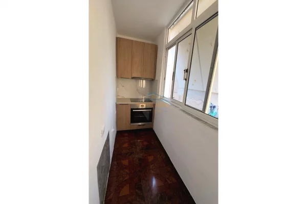 Shtepi me qera Apartament ne Tirane, 2+1, Mobilimi E mobiluar, Pagesa 650  Euro.