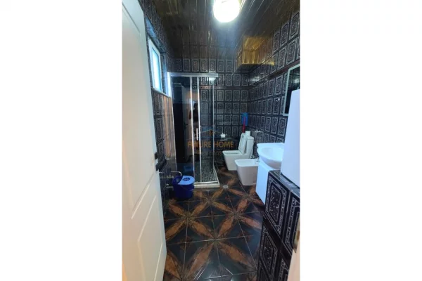Shtepi me qera Apartament ne Tirane, 2+1, Mobilimi E mobiluar, Pagesa 650  Euro.