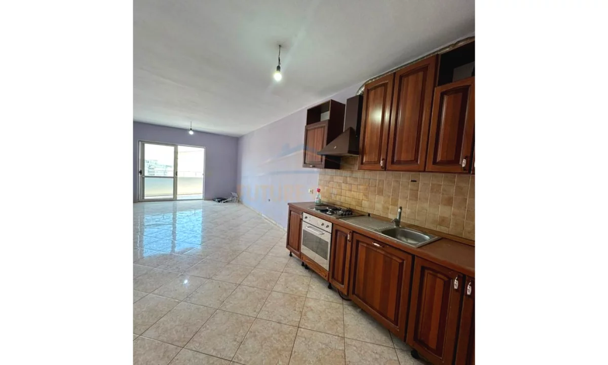 Shtepi ne shitje Apartament ne Tirane, 1+1, Mobilimi Bosh, pa mobiluar, Pagesa 112,000  Euro.