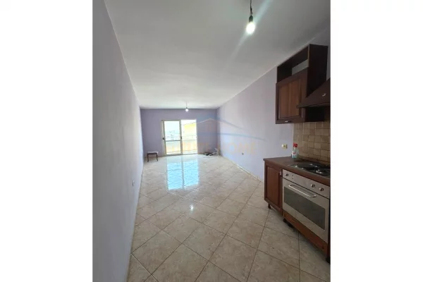 Shtepi ne shitje Apartament ne Tirane, 1+1, Mobilimi Bosh, pa mobiluar, Pagesa 112,000  Euro.