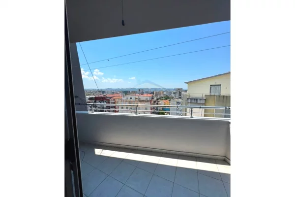 Shtepi ne shitje Apartament ne Tirane, 1+1, Mobilimi Bosh, pa mobiluar, Pagesa 112,000  Euro.