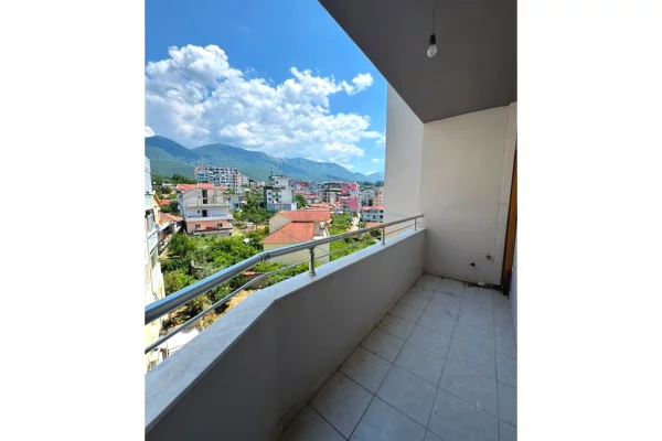 Shtepi ne shitje Apartament ne Tirane, 1+1, Mobilimi Bosh, pa mobiluar, Pagesa 112,000  Euro.