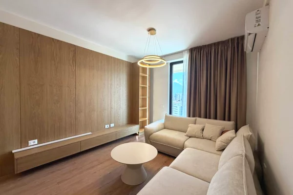 Shtepi me qera 2+1 ne Tirane - 1,250 Euro
