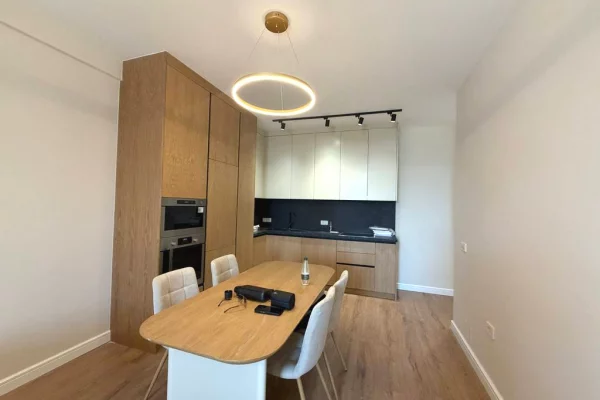 Shtepi me qera Apartament ne Tirane, 2+1, Mobilimi E mobiluar, Pagesa 1,250  Euro.